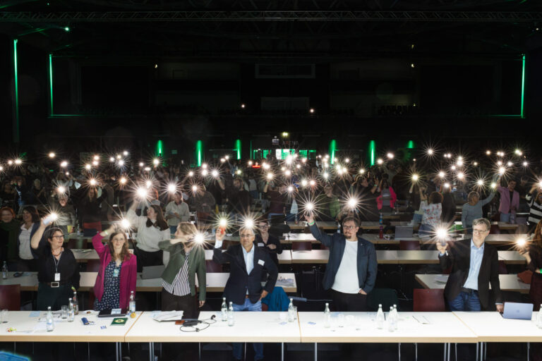 Grüner Beschluss: AfD-Verbot prüfen!
